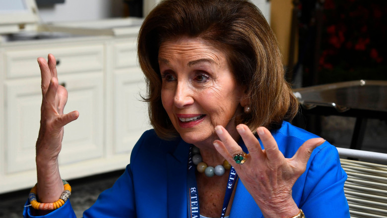 Patrick McHenry, liderul interimar al Camerei Reprezentantilor, a dat-o afara pe Nancy Pelosi din biroul de la Capitoliu Imagine