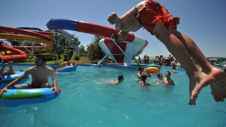 Patronatele din turism cer ca elevii sa aiba vacanta de la 1 iunie. Ministrul refuza propunerea Imagine