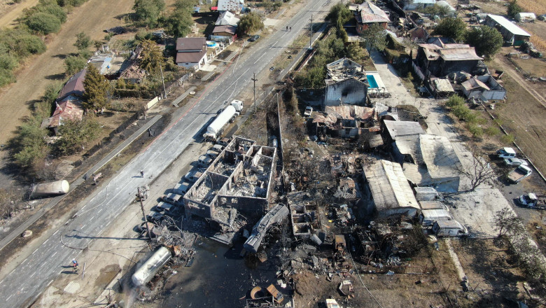 Patronii statiei GPL din Crevedia promit sa reconstruiasca toate casele afectate de explozii. Localnicii au fost chemati la discutii Imagine