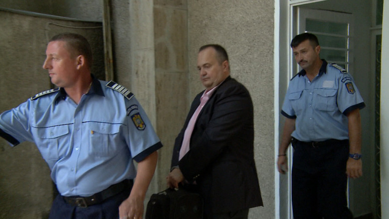 Patronul unei rafinarii din Arad, retinut de DNA Oradea. In acelasi caz, a fost retinut un fost director din Ministerul Economiei Imagine