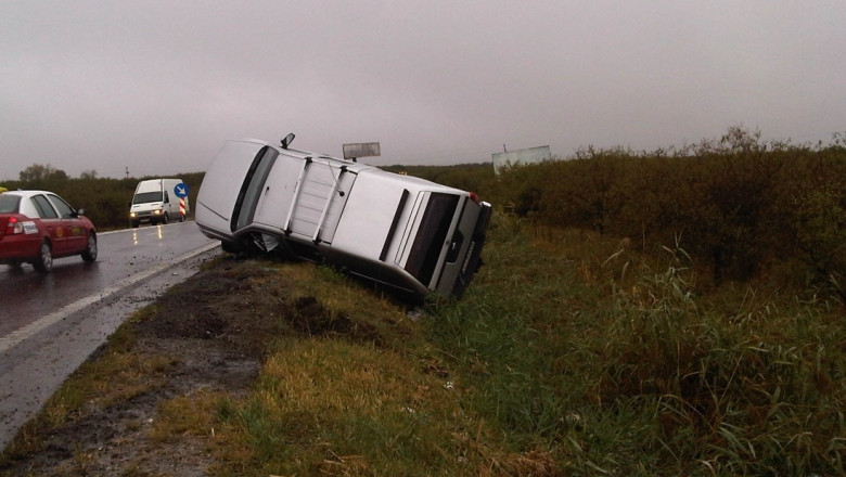 Patru americani, implicati intr-un accident in Bihor Imagine