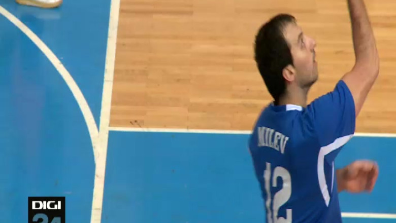 Patru meciuri consecutive, de cinci seturi, pentru voleibalisti Imagine