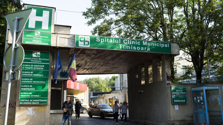 Patru medici si o asistenta din Timisoara au recunoscut ca au luat mita. Pe langa bani, ar fi primit miere si bulion Imagine