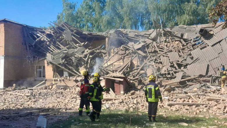 Patru morti in nord-estul Ucrainei, dupa ce rusii au bombardat o scoala Imagine