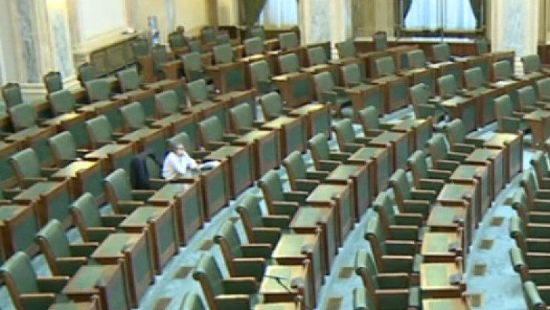 Patru ore pentru legi, trei de oratorie. Cum isi impart parlamentarii timpul de lucru Imagine