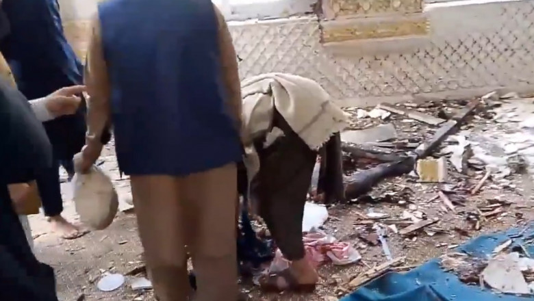 Patru persoane au fost ucise si alte 13 au fost ranite in urma unui atentat sinucigas in Pakistan Imagine