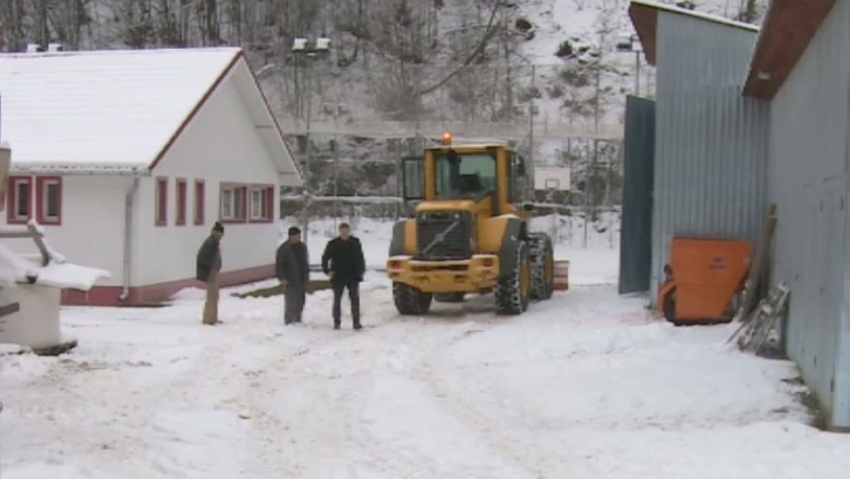 Paza buna trece primejdia rea. Locuitorii din Maguri-Racatau au propria masina de deszapezire Imagine
