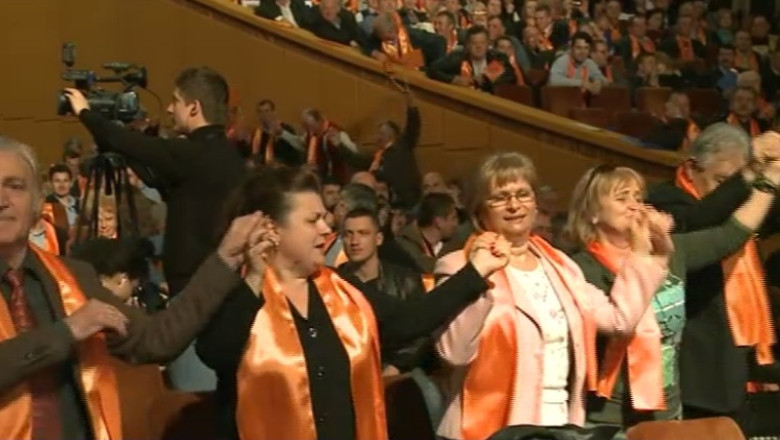 PDL si-a lansat candidatii pentru alegerile europarlamentare in acorduri de muzica populara Imagine