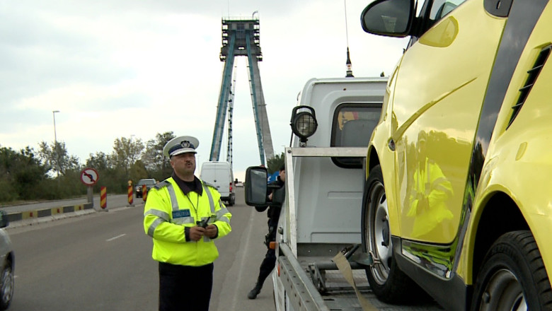 Pe aici nu se trece. Transportul de persoane pe Podul Agigea, in continuare restrictionat Imagine