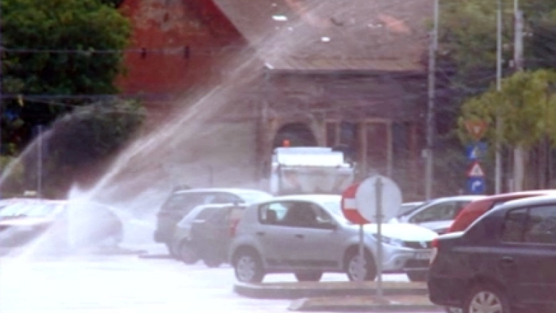 Pe strada din Timisoara care se spala singura s-a instalat inca un sistem de curatare, desi primul s-a dovedit inutil Imagine