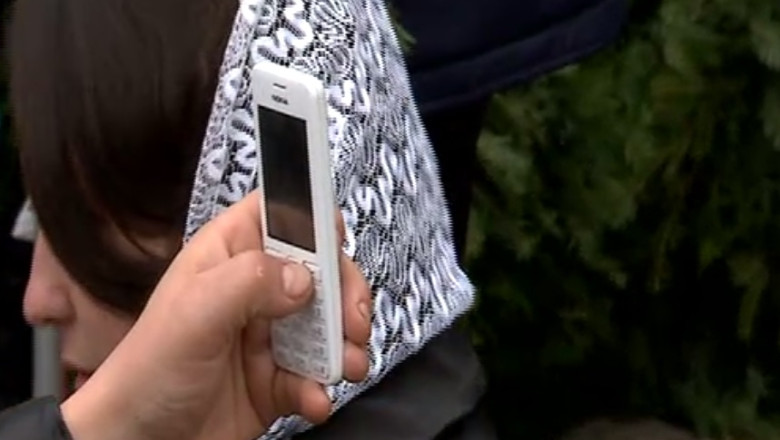 Pelerinaj. Credinciosii care au atins moastele au imortalizat momentul cu ajutorul telefoanelor Imagine