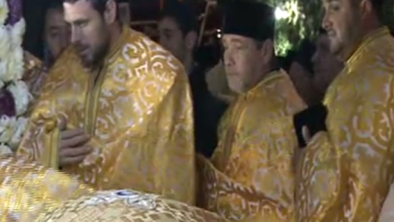 Pelerinaj cu 200 de preoti, unul la cinci credinciosi. Raclele cu sfintele moaste vor ramane in Galati pana la 30 noiembrie Imagine
