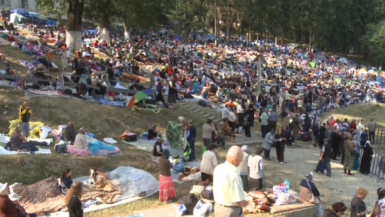 Pelerinaj la Cacica. Sute de oameni din toata tara au ajuns deja in Suceava Imagine