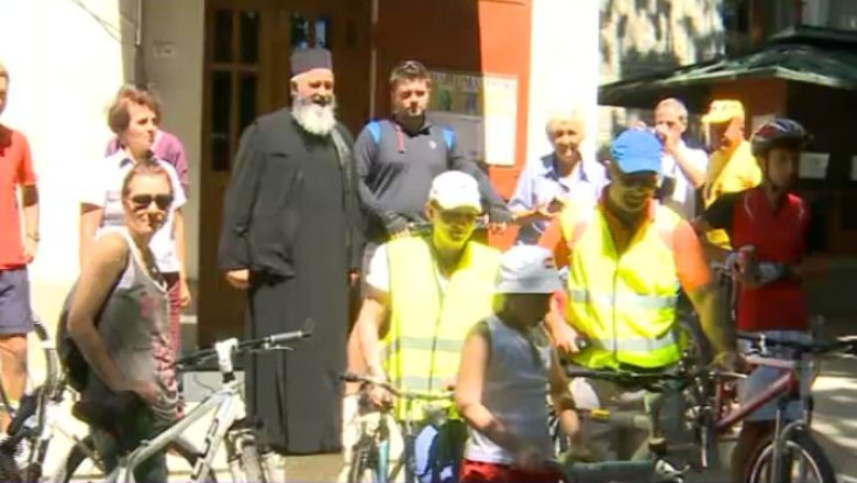 Pelerinaj la manastire, pe bicicleta Imagine