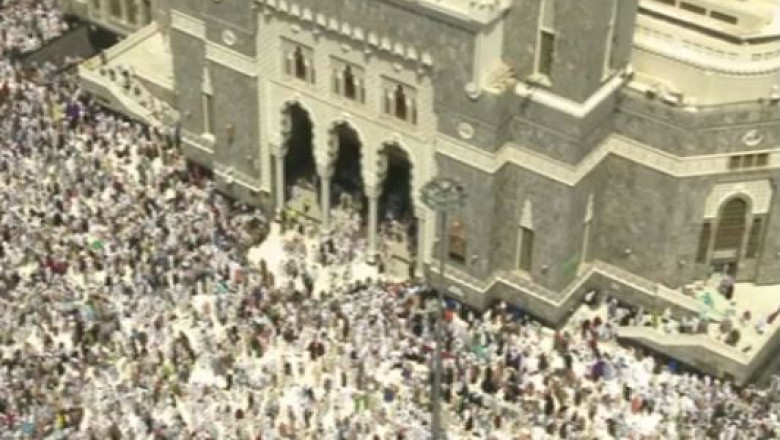 Pelerinaj la Mecca. Ritualul lapidarii Diavolului, urmat de Sarbatoarea Sacrificiului Imagine