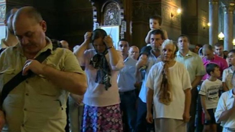 Pelerinajul, intre slujbe, sarmale si cozonaci Imagine