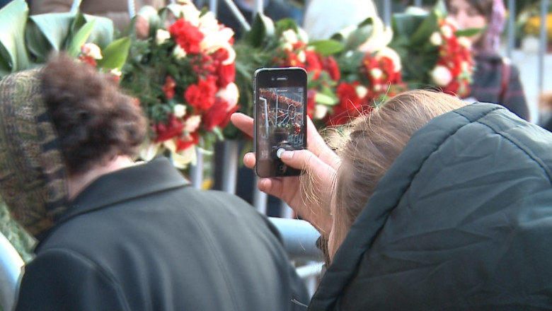 Pelerinajul la moastele Cuvioasei Parascheva, imortalizat cu telefoane inteligente Imagine