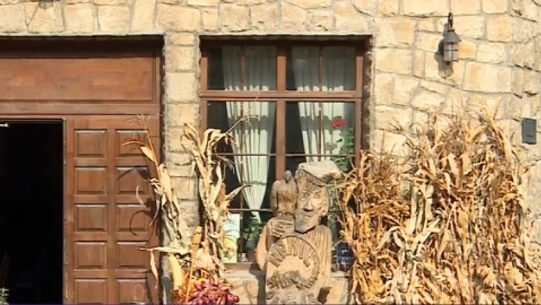 Pelerinajul la moastele Sfintei Parascheva, sursa de profit pentru pensiuni si hoteluri Imagine