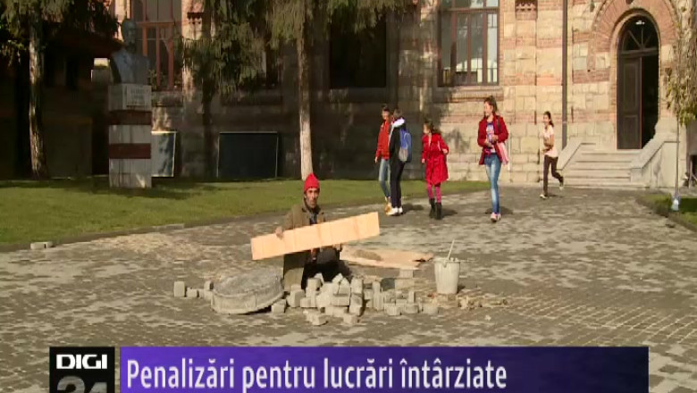 Penalizari pentru lucrari intarziate la un colegiu din Rm. Valcea   Imagine