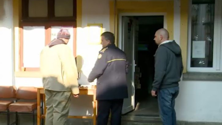 Penitenciarul Timisoara: unora le-au sunat... snitelele. Tentativa de a introduce telefoane mobile dupa gratii Imagine