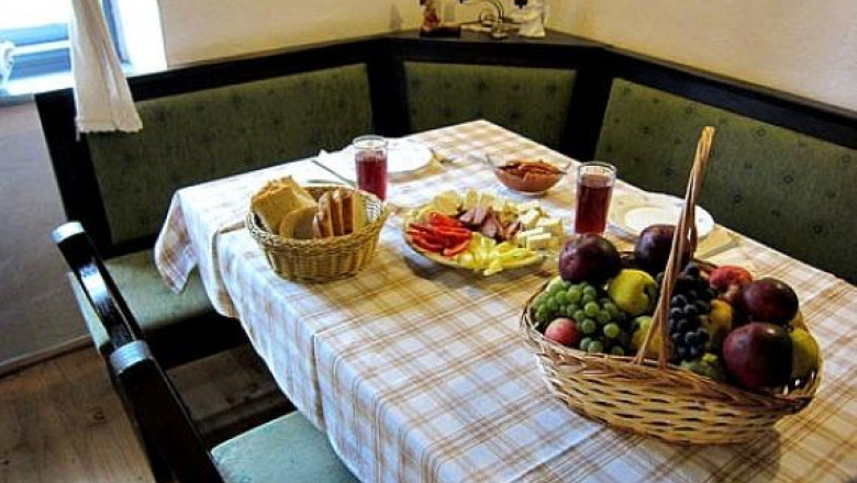Pensiunile din Viscri sunt ocupate de Craciun. Un sejur traditional costa intre 250 si 1.000 de euro Imagine