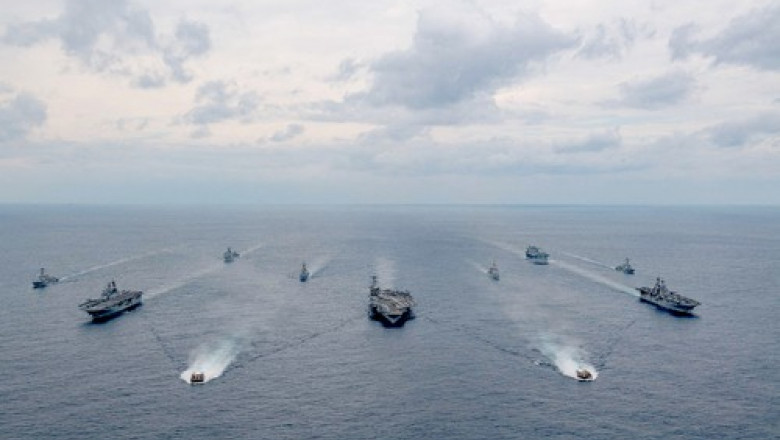 Pentagon: doua grupuri de portavioane vor ramane in Orientul Mijlociu Imagine