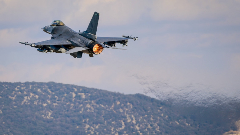 Pentagonul: Cel putin 12 piloti ucraineni se antreneaza in prezent pe avioane F-16. In ce tari NATO au loc antrenamentele Imagine