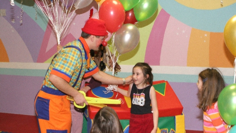 Pentru a atrage clientii, hotelierii de pe litoral includ in pachetele turistice si activitati recreative pentru copii Imagine