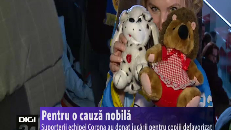 Pentru o cauza nobila. Suporterii echipei Corona au donat jucarii pentru copiii defavorizati Imagine