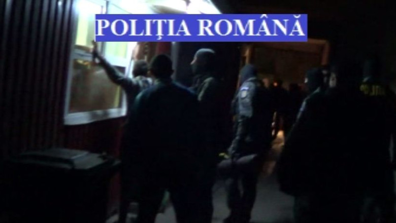 Perchezitie in imagini! Politistii timiseni au descins, marti, in locuinta unui tanar, suspectat de comiterea unor spargeri Imagine