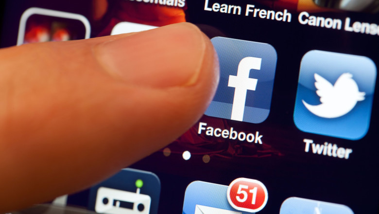 Perchezitie la o persoana din Prahova care organiza tombole false pe Facebook Imagine