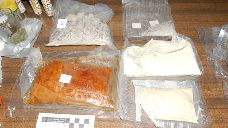 Perchezitii in Alba si Bihor pentru desfiintarea unei retele de trafic cu substante pentru fabricarea drogurilor Imagine