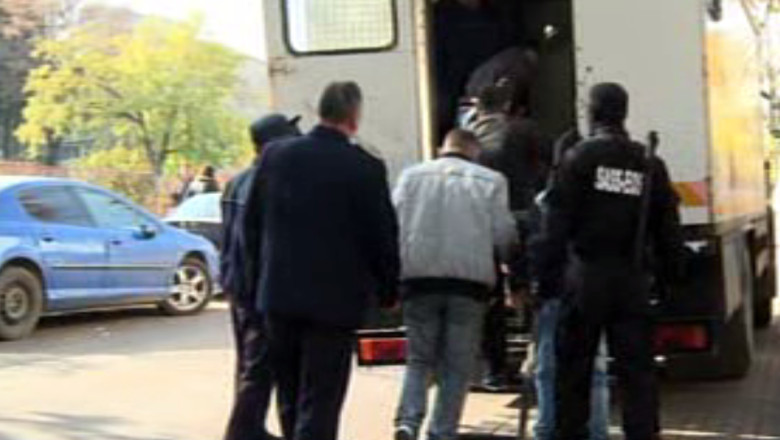 Perchezitii in Botosani, cinci politisti de frontiera au fost dusi la audieri Imagine