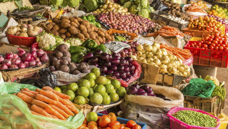 Perchezitii in cadrul unui dosar de evaziune fiscala in domeniul achizitiilor intracomunitare de legume si fructe Imagine