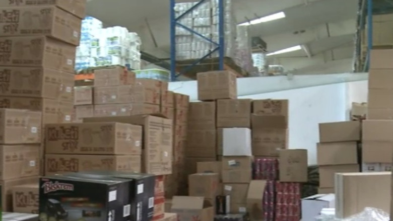 Perchezitii in centre comerciale. Au fost descoperite tone de produse contrafacute Imagine