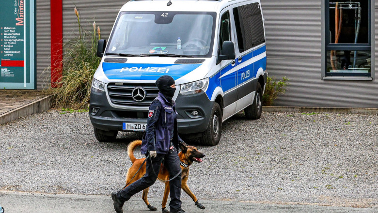 Perchezitii in Germania la o grupare de extrema dreapta. S-au gasit arme, munitie, bani lichizi si materiale cu potential exploziv Imagine