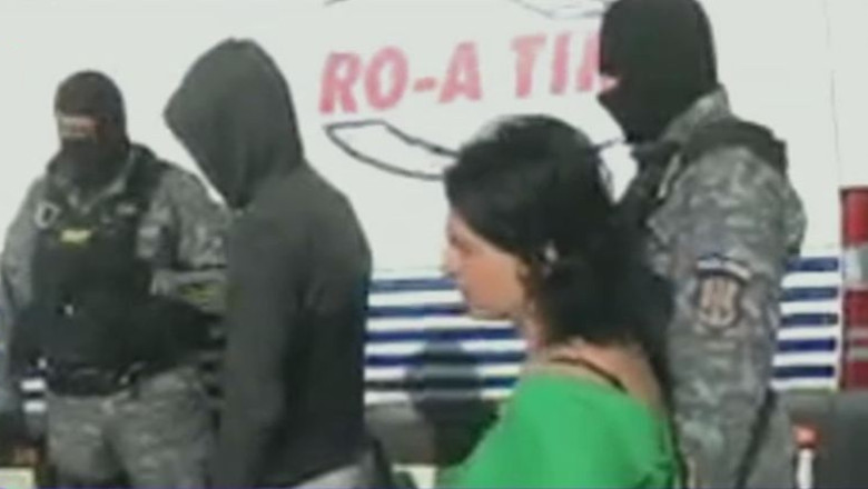 Perchezitii in patru judete la o grupare care a clonat peste 6.000 de carduri Imagine