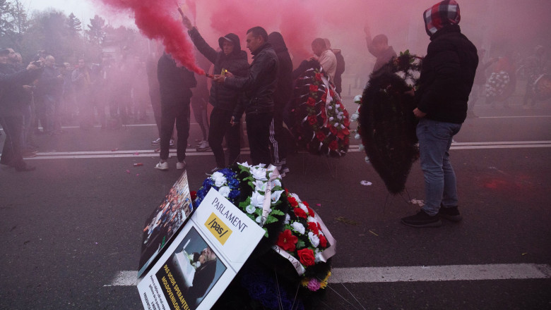 Perchezitii in R. Moldova intr-un dosar de „pregatire a dezordinilor in masa”. Tineri atletici racolati pentru rezistenta violenta Imagine