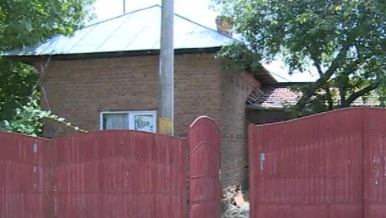 Perchezitii la familia lui Sandu Anghel. Probele santajului, cautate prin poduri si curti Imagine