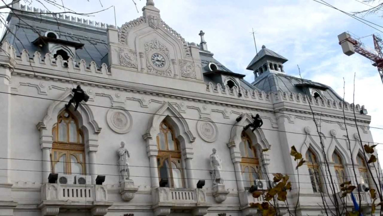 Perchezitii la Galati, intr-un dosar de santaj. Biroul prefectului a fost sigilat Imagine