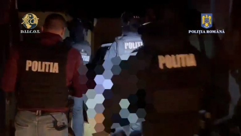 Perchezitii la o grupare care distribuia pe internet imagini cu copii de 4 si 5 ani in ipostaze sexuale explicite  Imagine