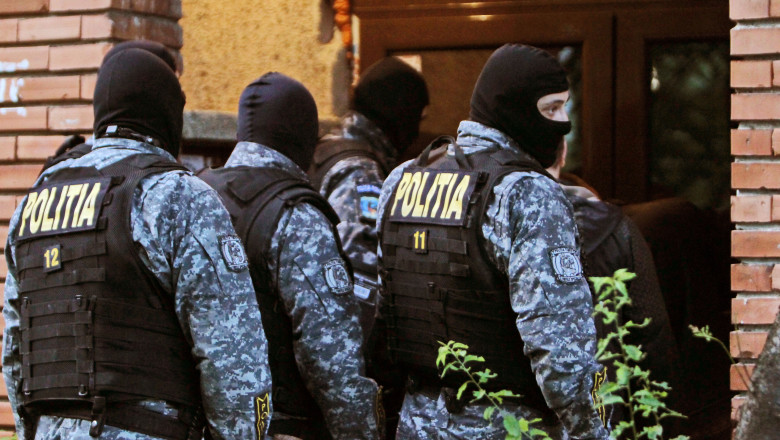 Perchezitii la o retea de spargatori de locuinte. Printre victime, Theodor Stolojan, un judecator si oameni de afaceri Imagine