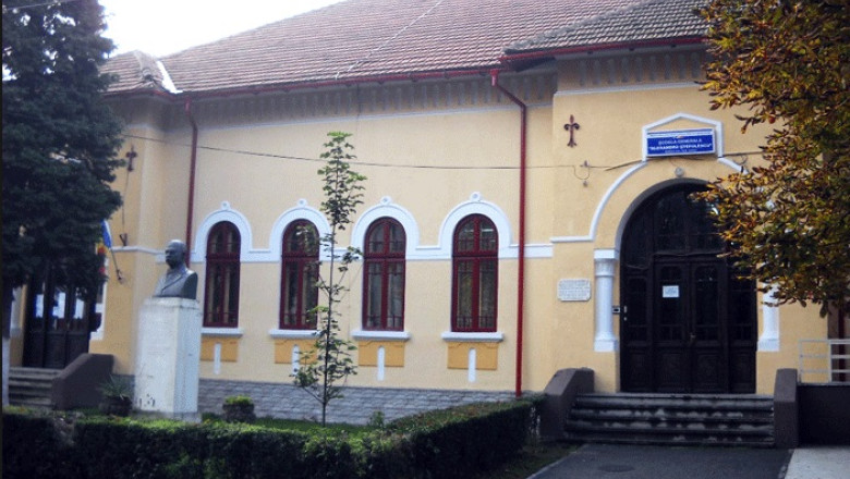 Perchezitii la o scoala generala din Targu Jiu. Ancheta vizeaza fraude la evaluarea nationala Imagine