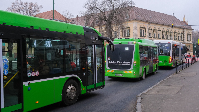 Perchezitii la operatorul de transport in comun din Brasov, intr-un dosar de furt calificat. RATBv anunta posibile intarzieri pe trasee Imagine