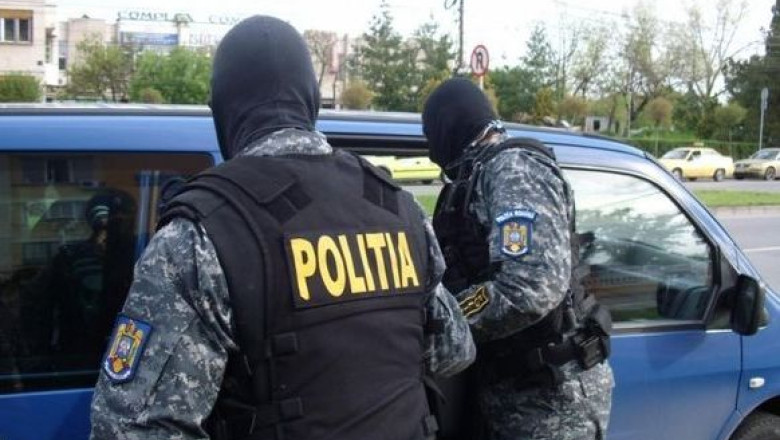 Perchezitii la persoane suspectate ca au furat bani din conturile unor cetateni canadieni Imagine