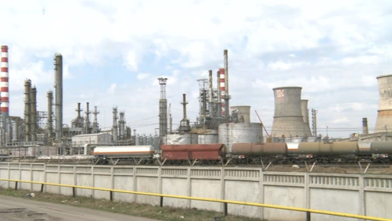 Perchezitii la rafinaria Petrotel Lukoil din Ploiesti intr-un dosar de evaziune cu prejudiciu de 240 de milioane de euro Imagine