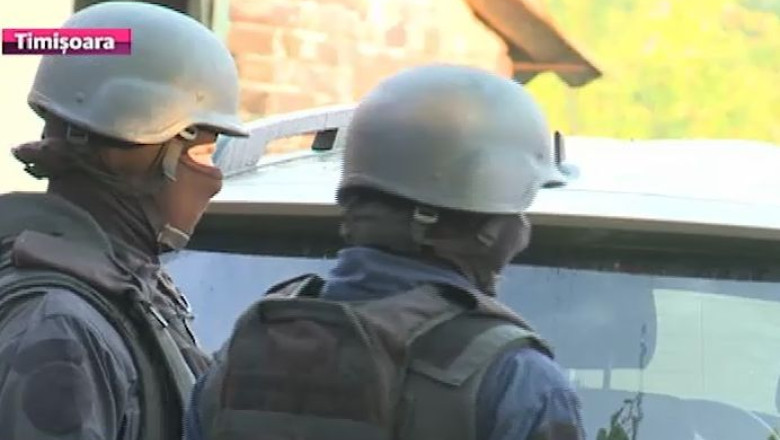 Perchezitii la traficanti de minori. Trei suspecti au fost dusi la audieri la sediul DIICOT Timisoara Imagine