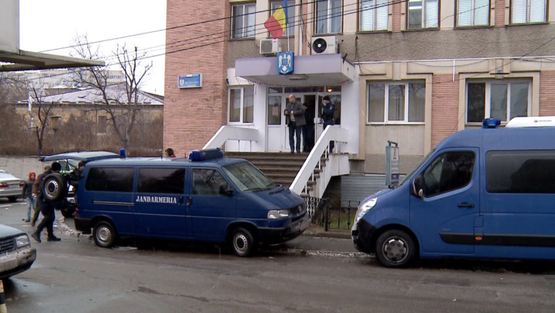 Perchezitii la traficanti de tigari. Procurorii DIICOT Iasi au chemat la audieri 60 de persoane Imagine
