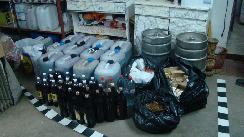 Perchezitii la traficantii de alcool. Produsele contrafacute puneau in pericol viata consumatorilor Imagine