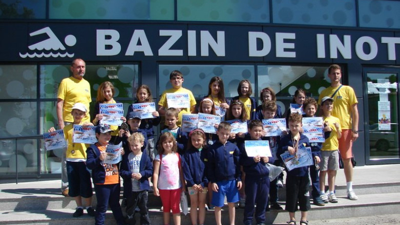 Performanta in lipsa conditiilor de antrenament. Olimpicii la inot din Iasi iau lectii intr-un bazin lung de 16 metri Imagine